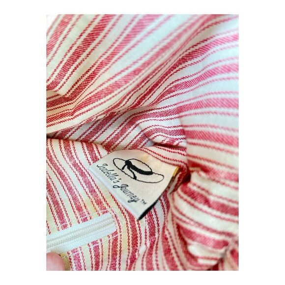 Isabella's Journey Cranberry and white, Renaissance,  Quilted Petite Carpet Bag - Picture 7 of 12